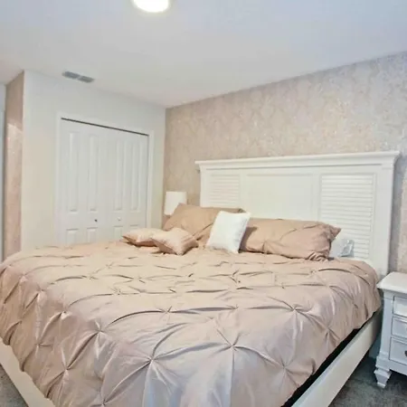Storey Lake 7 Bedroom With Extra Large Bedrooms! Home